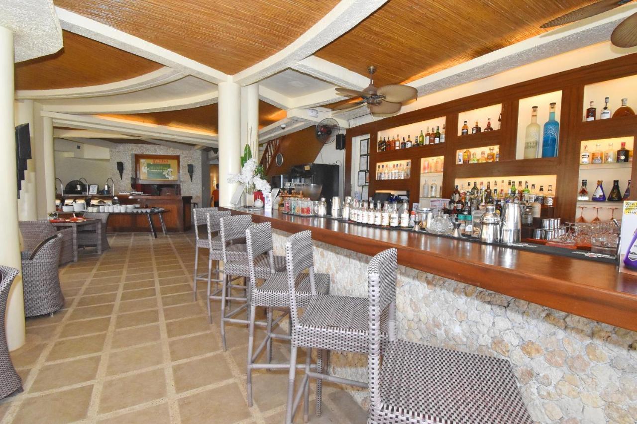 Ambassador In Paradise Balabag  Екстериор снимка The bar at the Beach Club