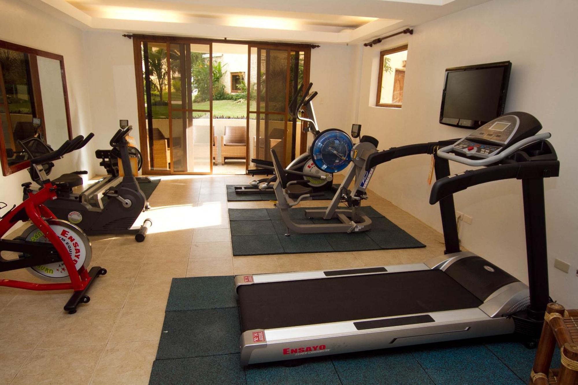 Ambassador In Paradise Balabag  Екстериор снимка A home gym